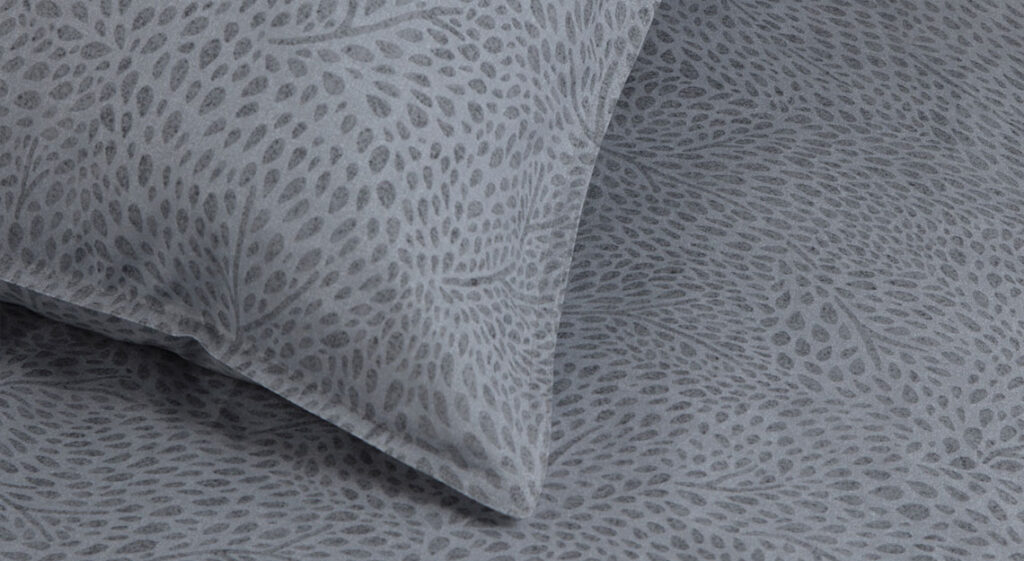 Blauw bedtextiel om te slapen in stijl deze zomer