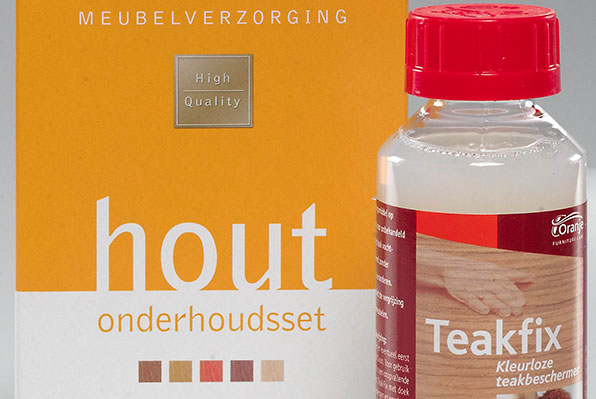 Behandelen van de tafel met teak fix