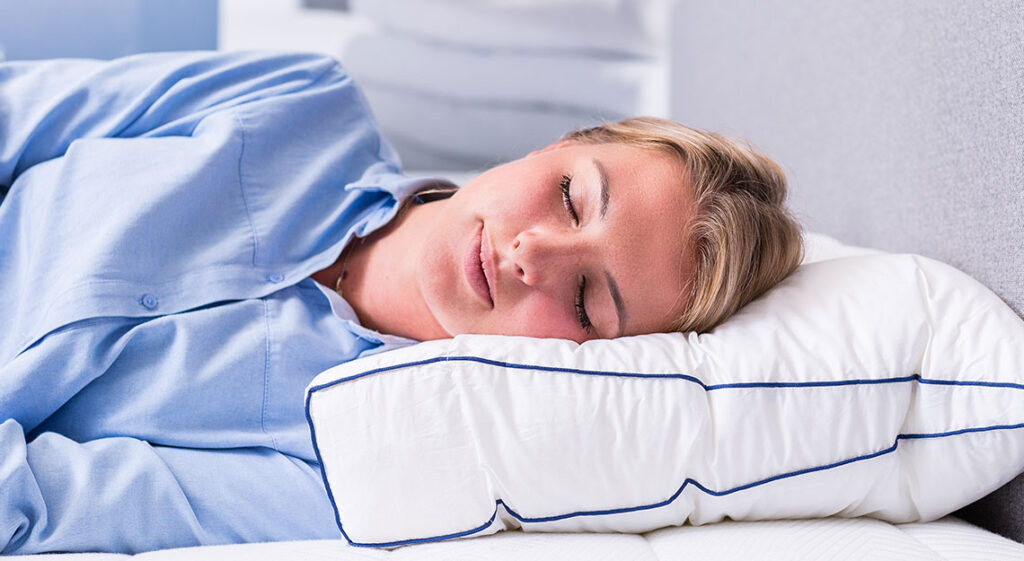 Hoofdkussen testen bij Jansen Totaal Wonen