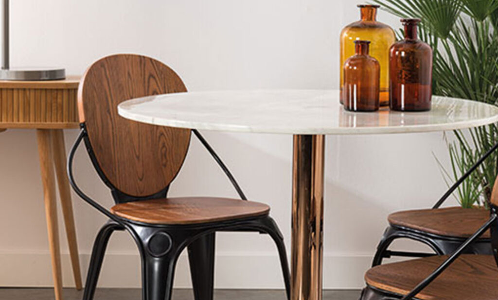 Heerlijk tafelen aan de mooiste eettafels bij Jansen Totaal Wonen