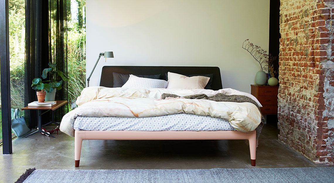 Auping-Essential-roze-bij-Jansen-Totaal-Wonen